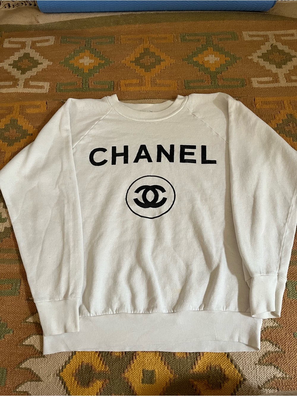 Chanel Sweatshirt